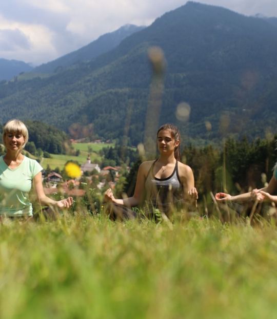 Stressresilienz und Entspannung mit Hatha Yoga in den Bergen